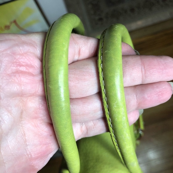 MICHAEL KORS CHARTREUSE GREEN PEBBLED LEATHER BAG - Picture 11 of 16